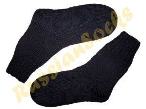 Купить вязаные носки темно-синего цвета